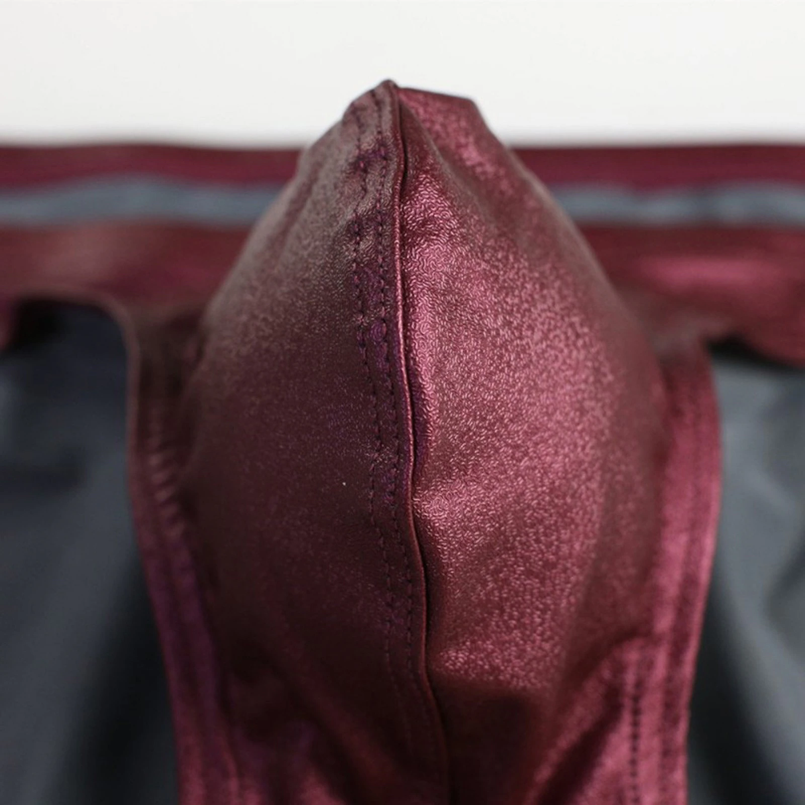 Brief de Cuerina BRAVE PERSON Rojo Vino - Image 4