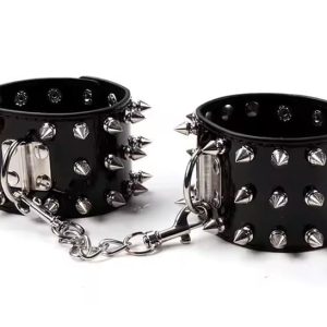 Esposas Tipo Brazaletes Punk de Cuero y Remaches Metálicos